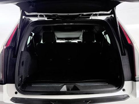 Used 2021 Cadillac Escalade ESV Sport Platinum RWD image 18