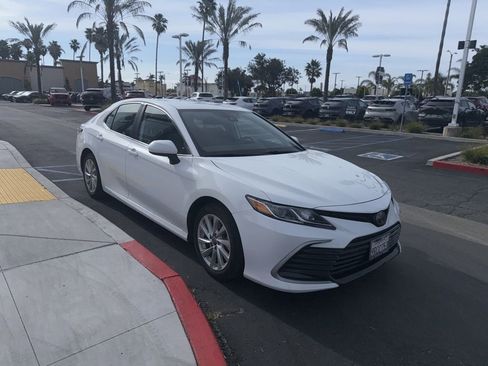 Used 2021 Toyota Camry LE image 31