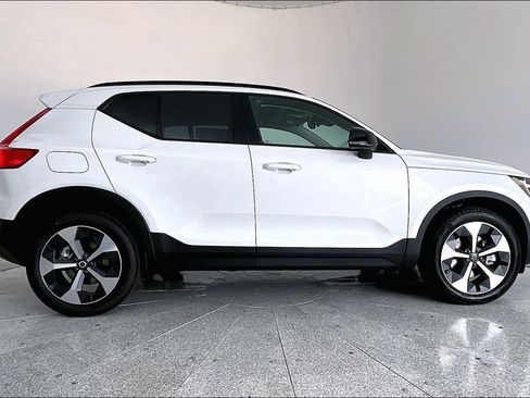 New 2026 Volvo XC40 B5 Plus w/ Protection Package Premier AWD/4WD image 7