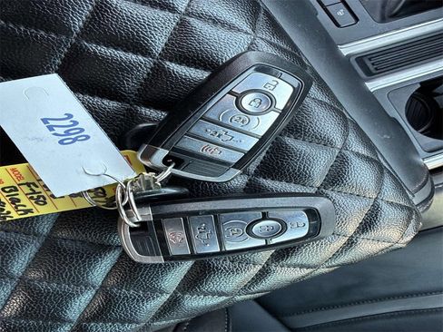 Used 2018 Ford F150 Platinum w/ Equipment Group 701A Luxury image 35