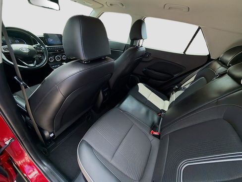 Used 2024 Hyundai Venue Limited FWD image 21