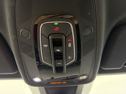 Used 2019 Audi Q8 Prestige AWD/4WD image 32
