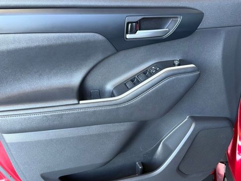 Certified 2023 Toyota Highlander XLE image 18