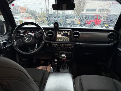 Used 2021 Jeep Gladiator Willys image 15