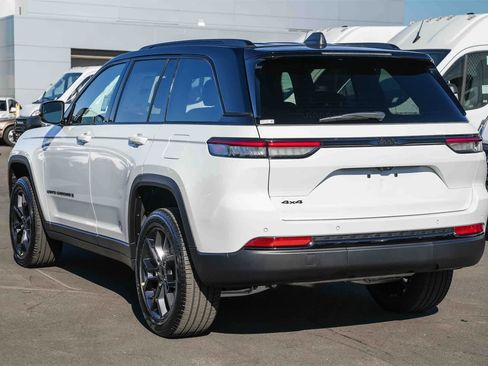 New 2025 Jeep Grand Cherokee Limited image 6