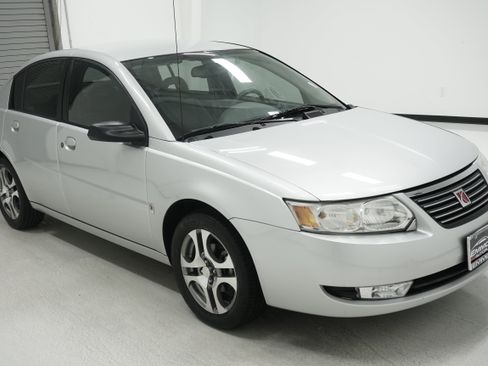 Used 2005 Saturn ION Level 3 w/ Travel Pkg FWD image 3
