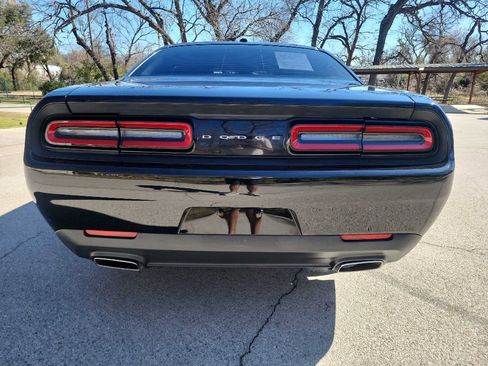 Used 2015 Dodge Challenger SXT image 7