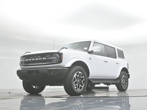 New 2025 Ford Bronco Outer Banks image 39