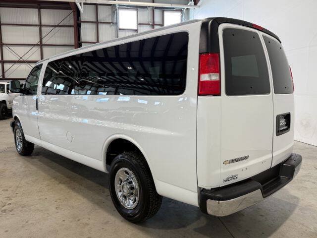 Used 2017 Chevrolet Express 3500 LT w/ LT Preferred Equipment Group RWD image 10