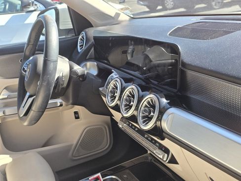 Used 2022 Mercedes-Benz GLB 250 4MATIC image 15