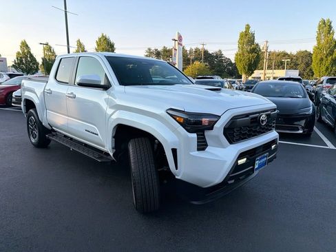 Certified 2025 Toyota Tacoma TRD Sport AWD/4WD image 3