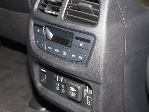 Used 2019 Honda Pilot Touring image 16