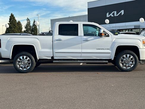 Used 2016 GMC Sierra 2500 Denali w/ Duramax Plus Package image 3