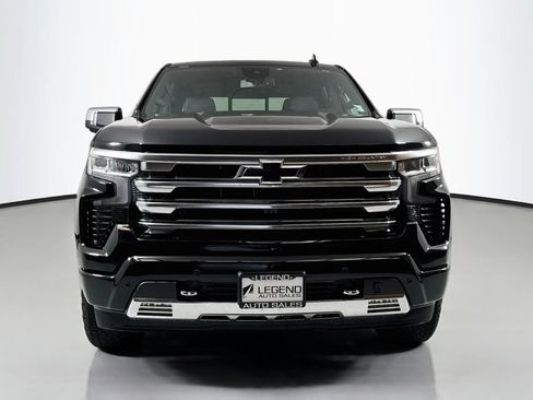 Used 2025 Chevrolet Silverado 1500 High Country AWD/4WD image 2