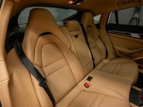 Used 2023 Porsche Panamera image 32