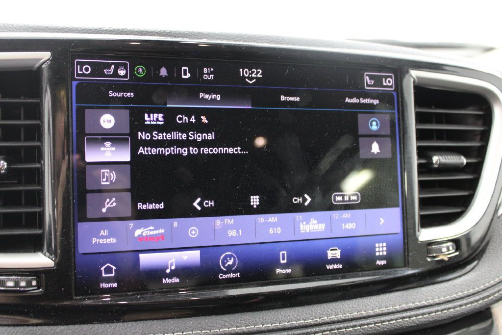 Used 2024 Nissan Versa SR FWD image 78