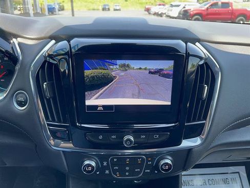Used 2023 Chevrolet Traverse LT FWD image 27