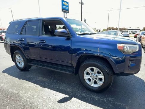 Used 2016 Toyota 4Runner SR5 AWD/4WD image 2