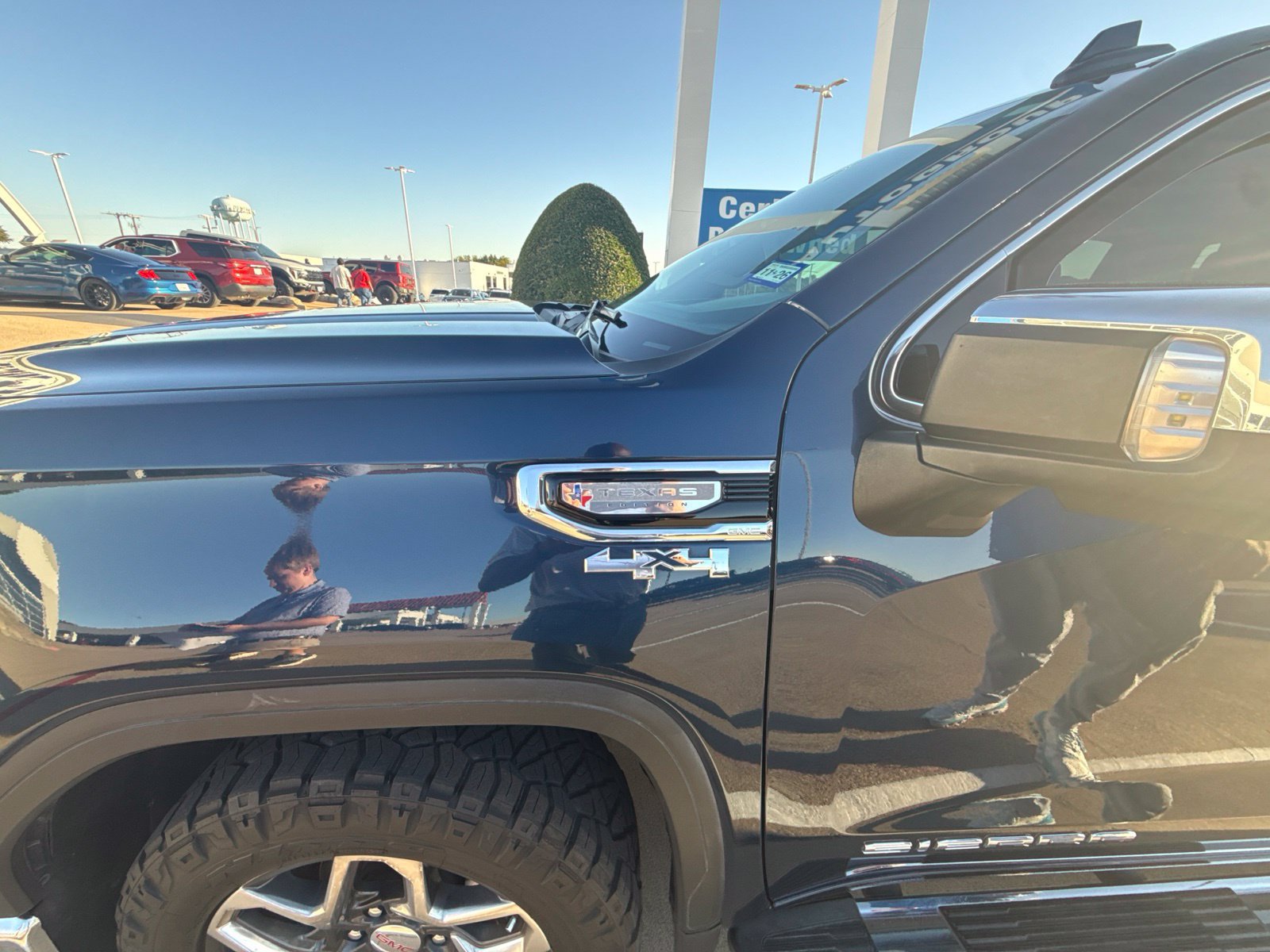 Used 2023 GMC Sierra 1500 SLT AWD/4WD image 4