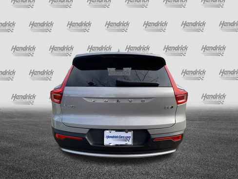 Used 2025 Volvo XC40 B5 Core image 9