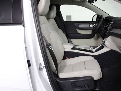 New 2026 Volvo XC40 B5 Plus w/ Climate Package image 10