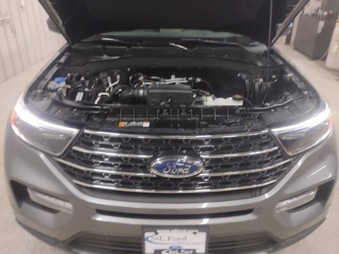 Used 2024 Ford Explorer XLT w/ Equipment Group 202A image 7