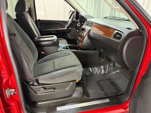 Used 2007 Chevrolet Suburban 2500 LT w/ Skid Plate Package AWD/4WD image 7