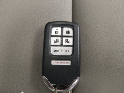 Used 2017 Honda Odyssey Touring Elite image 32