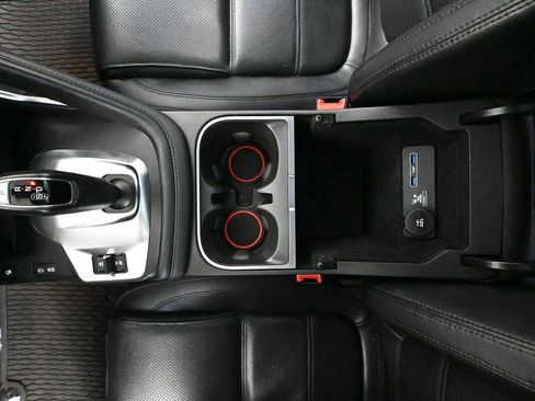 Used 2020 Jaguar E-PACE SE image 39