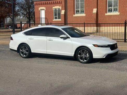 Used 2023 Honda Accord EX-L image 2