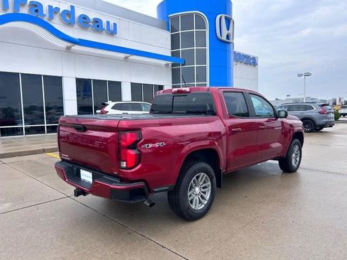 Used 2024 Chevrolet Colorado LT w/ LT Convenience Package III image 2
