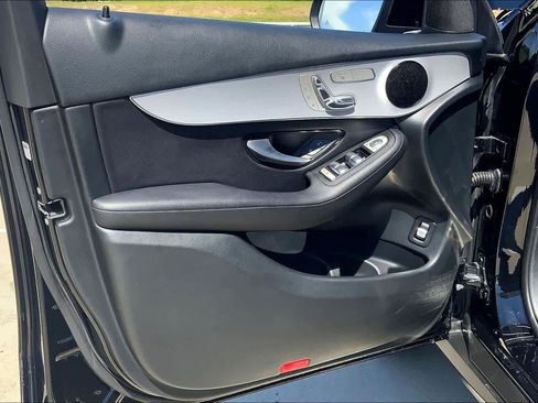 Used 2021 Mercedes-Benz GLC 300 image 25