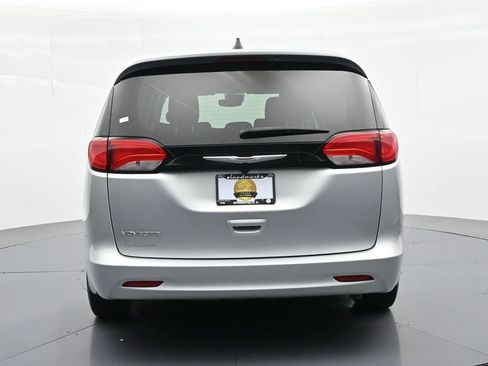 Used 2023 Chrysler Voyager LX FWD image 7