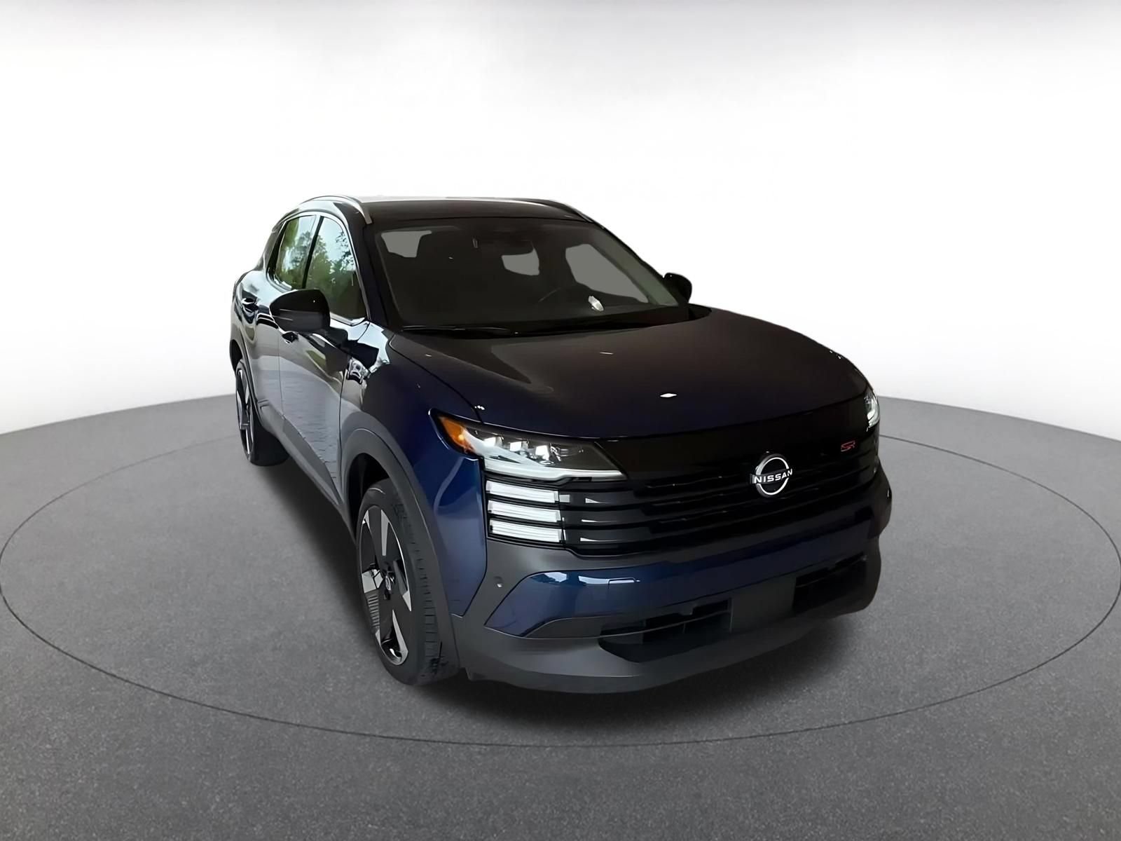 Used 2026 Nissan Kicks SR FWD image 3