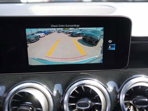 Used 2023 Mercedes-Benz GLB 250 image 24