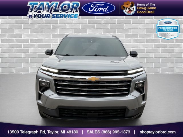 Used 2024 Chevrolet Traverse LT FWD image 2