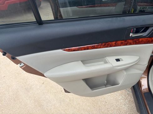 Used 2011 Subaru Outback 2.5i Limited image 20