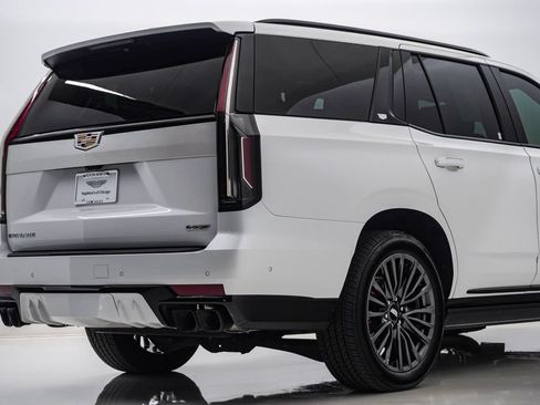 Used 2023 Cadillac Escalade V w/ Heavy-Duty Trailer Package AWD/4WD image 12
