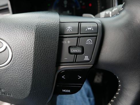Used 2025 Toyota Camry SE FWD image 27