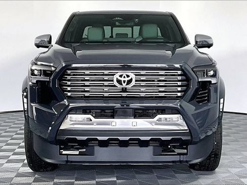 Used 2025 Toyota Tacoma Limited AWD/4WD image 3