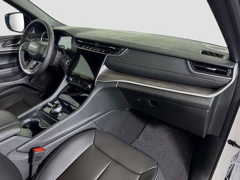 New 2025 Jeep Grand Cherokee Limited w/ Black Appearance Package image 29