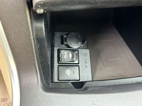 Used 2015 Toyota Camry LE image 31