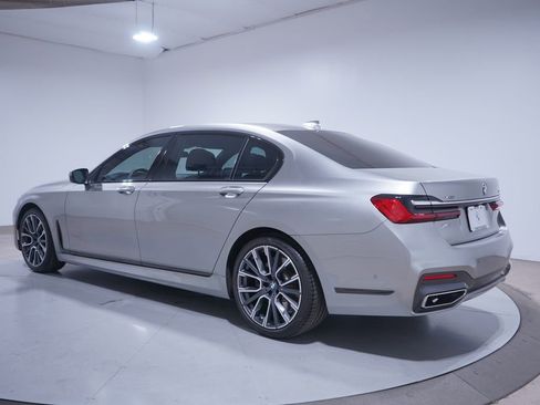 Used 2022 BMW 750i xDrive w/ Executive Package image 3