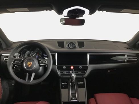 Certified 2026 Porsche Macan AWD/4WD image 21