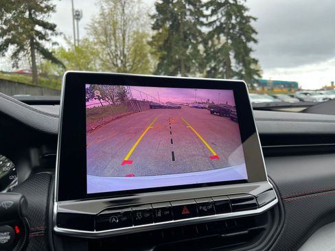 Used 2025 Jeep Compass Trailhawk AWD/4WD image 24