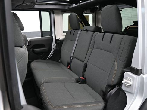 Used 2024 Jeep Wrangler Unlimited image 36