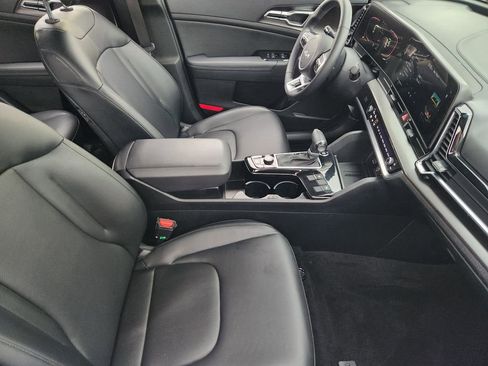 Used 2025 Kia Sportage EX FWD image 13