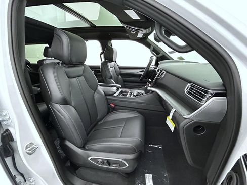 New 2026 Jeep Grand Wagoneer L Limited AWD/4WD image 15