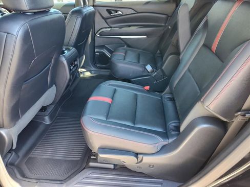 Used 2025 Chevrolet Traverse RS w/ LPO, Floor Liner Package AWD/4WD image 10