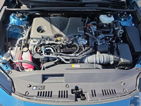 Used 2025 Toyota Camry SE FWD image 11